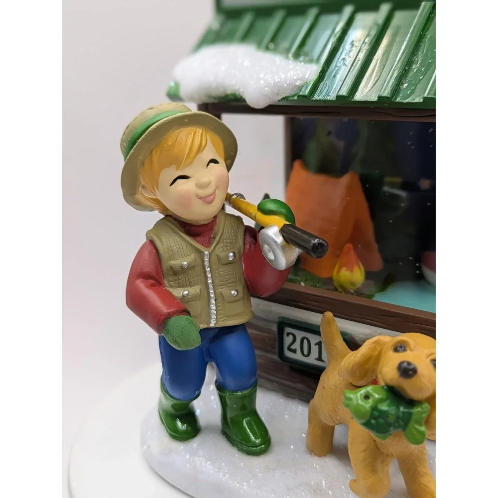 2017 HALLMARK KEEPSAKE ORNAMENT CHRISTMAS WINDOW # 15 MEMBER EXCLUSIVE Fishing